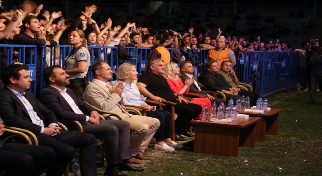 Akdeniz Üniversitesinde Sena Şener konseri