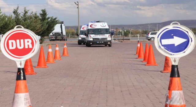 Aksarayda 112 ekibine ambulans sürüş eğitimi verildi