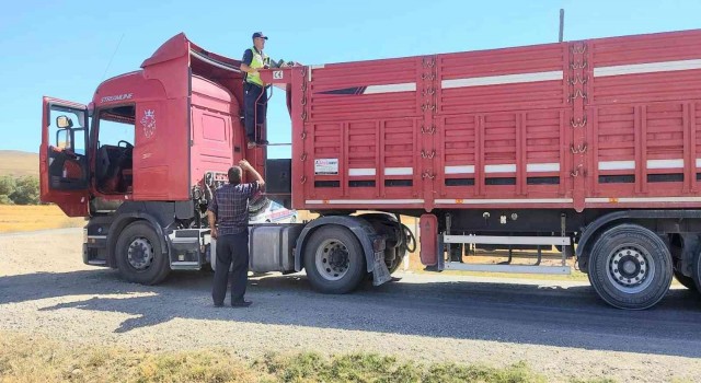 Aksarayda jandarmadan tonajlı araç denetimi
