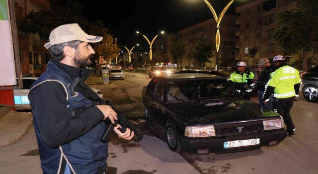 Aksarayda polis uzun namlulu silahlarla ‘şok uygulama yaptı