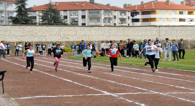 Akşehirde 4. Zekai Baloğlu Atletizm Yarışmasına yoğun ilgi