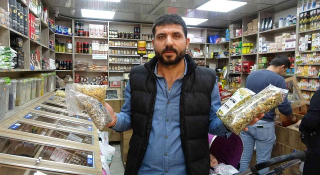 Aktarcıdan soğuk hava tavsiyesi: Zencefil, zerdeçal, narçiçeği, kuşburnu tüketin