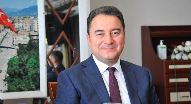 Ali Babacan: “Davet Ettiği Gazetecilerin Bir Kısmı İşten Çıkarttırdığı İnsanlar”