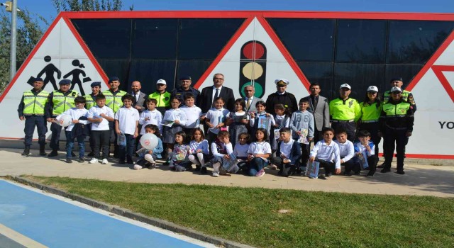 Aliağadaki Şehit Fethi Sekin Çocuk Trafik Eğitim Parkı tekrar faaliyete geçti
