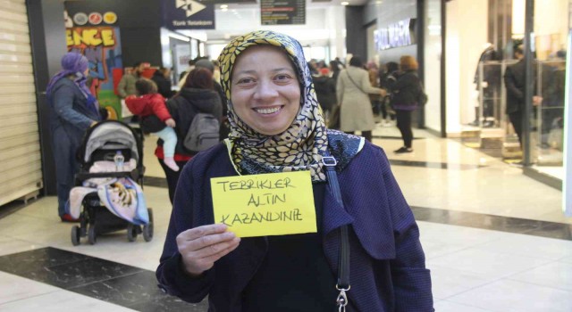 Altını duyan alışveriş merkezine koştu