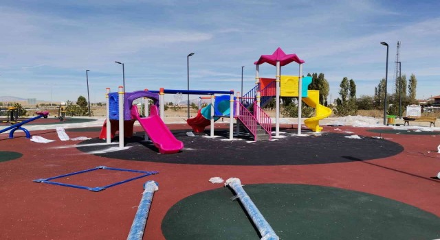 Altıntaşta Kent Parkta engelsiz oyun alanları tamamlandı