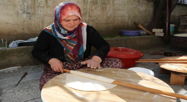 Amasyalı kadınlar kışlık ‘erişte ve ‘cimcik için kolları sıvadı