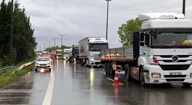 Anadolu Otoyolunu kilitleyen kaza
