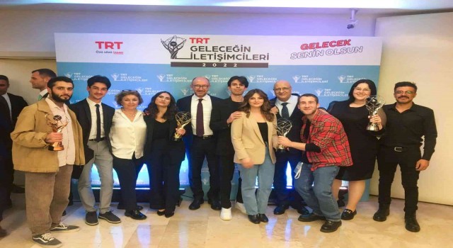 Anadolu Üniversitesi öğrencileri TRT Geleceğin İletişimcileri Yarışmasından ödüllerle döndü
