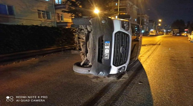 Ankarada minibüs ile otomobilin çarpıştığı kazada 1 kişi yaralandı