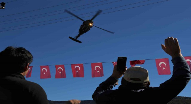Anlamlı yürüyüşte jandarmamın ‘Çelik Kanatları nefes kesti