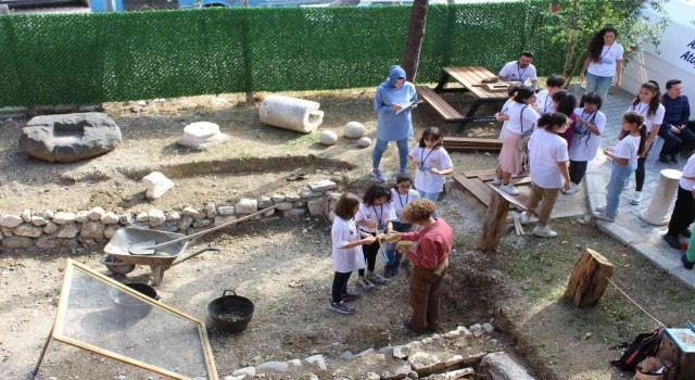 Antakya Bilim Merkezi, arkeoloji atölyesiyle öğrencileri buluşturuyor