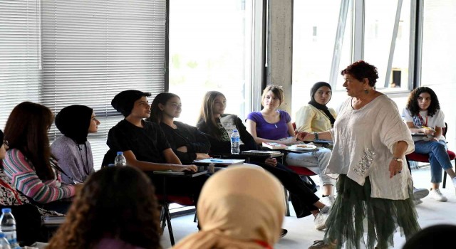 Antalya Edebiyat Günlerine Işıl Özgentürkten öykü atölyesi