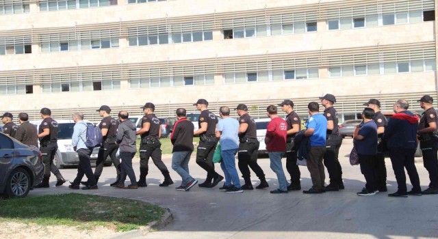 Antalya merkezli 10 ilde düzenlenen FETÖ operasyonunda yakalanan 102 şüpheliden, 32sine tutuklama