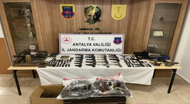 Antalyada 22 adet ruhsatsız tabanca ele geçirildi