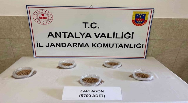 Antalyada 5 bin 700 adet uyuşturucu hap ele geçirildi