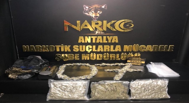 Antalyada 9 kilo esrarın şehre girmesi engelledi