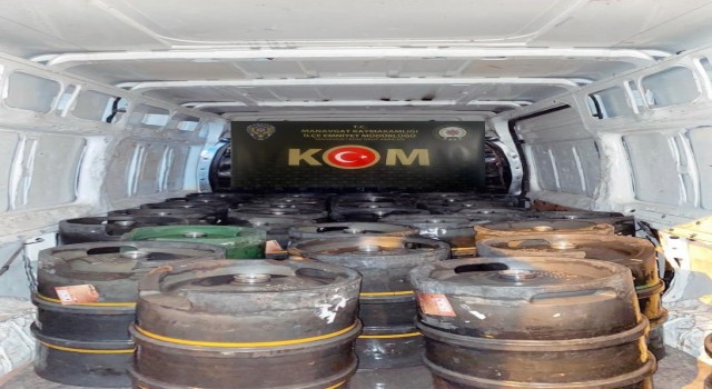 Antalyada bin 500 litre bandrolsüz alkol ele geçirildi