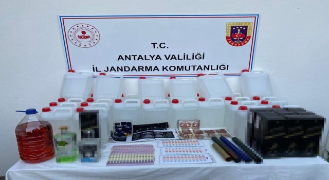 Antalyada jandarmadan kaçak ve sahte içki operasyonu