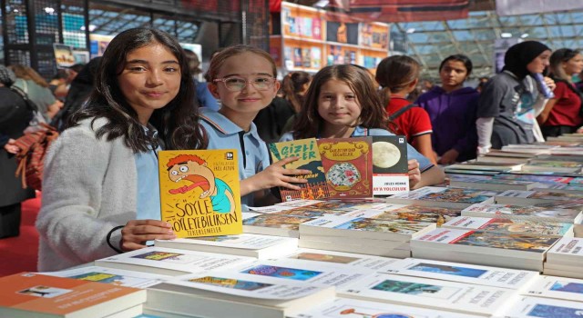 Antalyada kitap coşkusu sürüyor