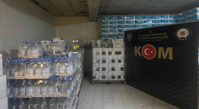 Antalyada otel deposunda sahte bandrollü içki ele geçirildi