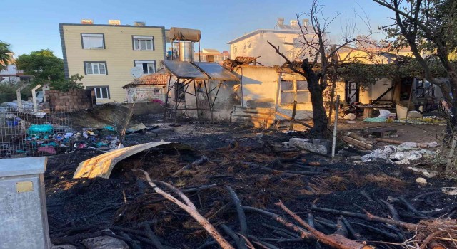 Antalyada tarım işçilerinin kaldığı ev alev alev yandı