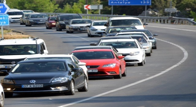 Antalyada trafiğe kayıtlı kara motorlu taşıt sayısı 1 milyon 289bin 312 oldu