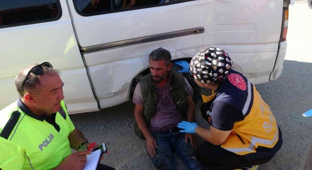 Antalyada yaralanan ticari araç sürücüsüne ilk müdahaleyi vatandaş yaptı