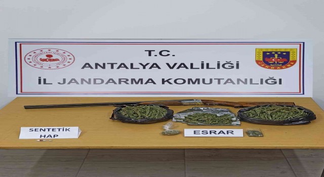 Antalyada yarım kilo uyuşturucu ele geçirildi