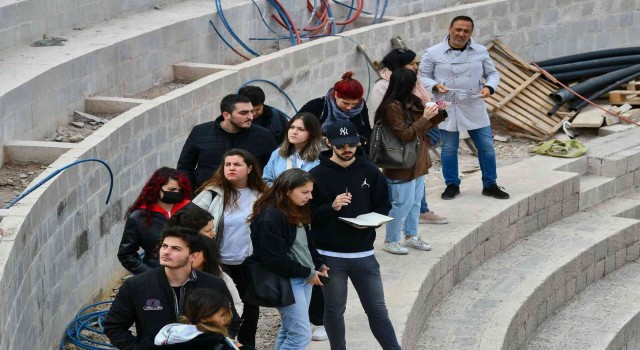 Antik Roma Tiyatrosunun kapıları Başkentli öğrenciler için açıldı