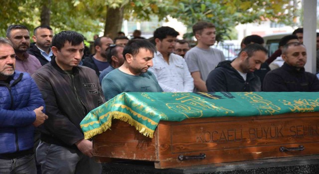 Aracın altında kalan 4 yaşındaki Umut, dualarla son yolculuğuna uğurlandı