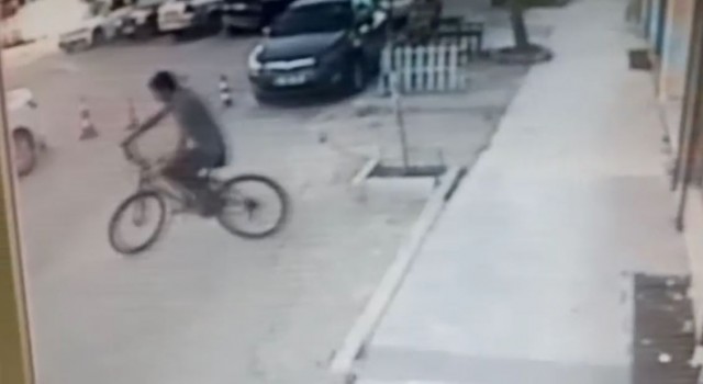 Arkadaşının menemen isteğini geri çeviremedi, bisikletinden oldu