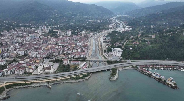 Artvinde Kabisre Deresi ve yan kollarının taşkın kontrolü çalışmaları devam ediyor