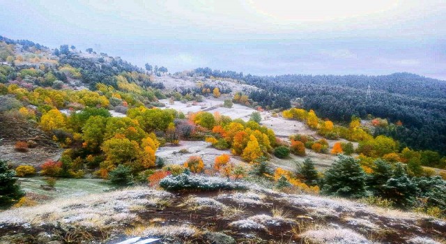 Artvinde olan kar yüksek kesimleri beyaza bürüdü