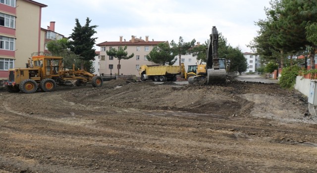 Asfaltlama çalışmaları Emek Mahallesinde sürüyor