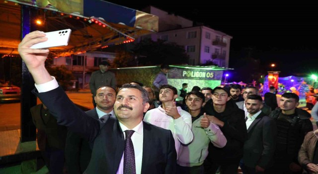 Asırlık Zile panayırında Başkan Eroğluna yoğun ilgi