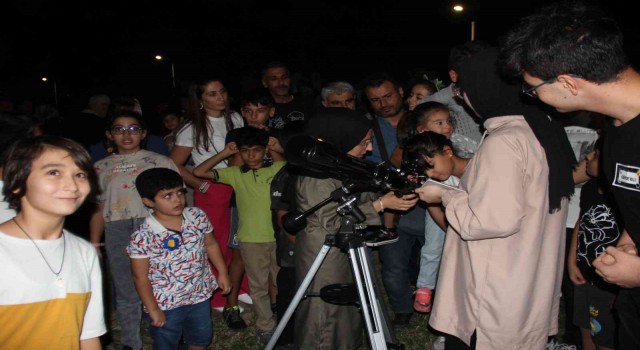 Astronomi meraklısı öğrenciler Ay, Satürn ve Jüpiteri gözlemledi