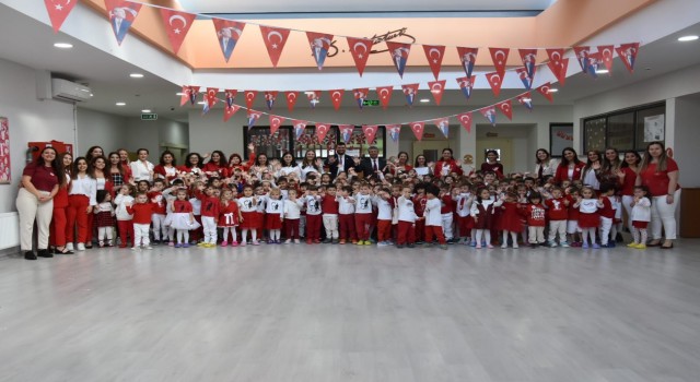 Atam Kreşin minik öğrencileri Cumhuriyet Bayramını kutladı