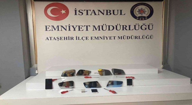 Ataşehirde lüks araçlara dadanan dikiz aynası hırsızları yakayı ele verdi
