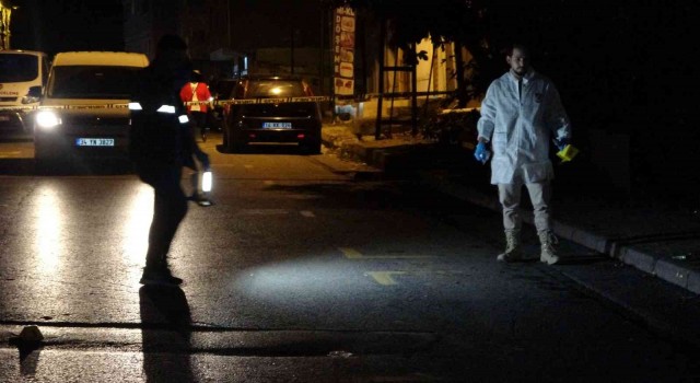 Ataşehirde seyir halindeki araçtan kurşun yağdırdılar: 3 yaralı