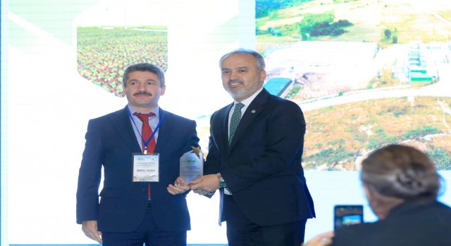 Atıklarımız Çiçeğe Dönüşüyor Projesine ödül