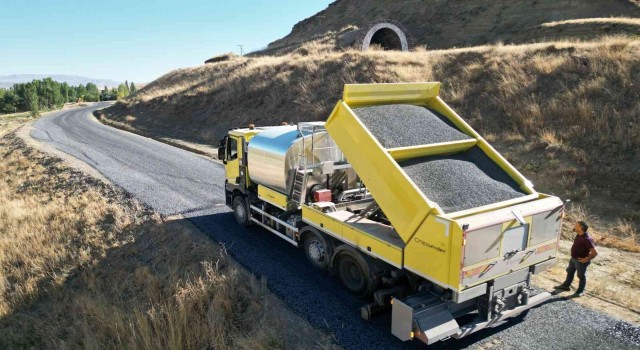 Avrupanın son teknoloji asfalt yol yapım makineleri Erzurumda
