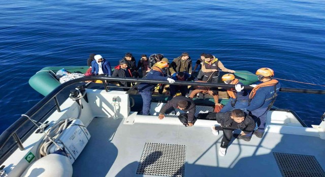 Aydında 24 düzensiz göçmen kurtarıldı