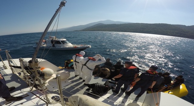 Aydında 53 düzensiz göçmen kurtarıldı