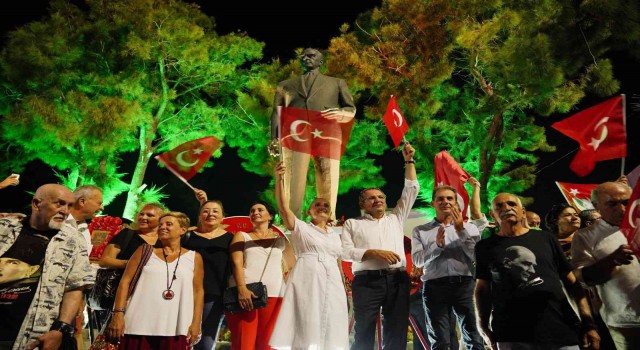 Ayvalıkta Cumhuriyetin 99. yılına özel görkemli kutlama