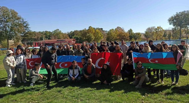 Azerbaycanlı öğrenciler Sakaryabaşında keyifli zaman geçirdi