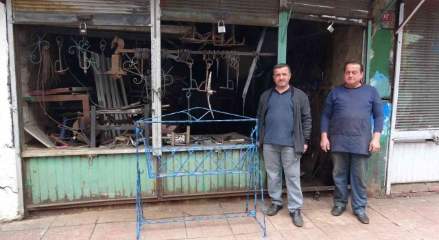 Babadan devraldıkları mesleği 45 yıldır sürdürüyorlar