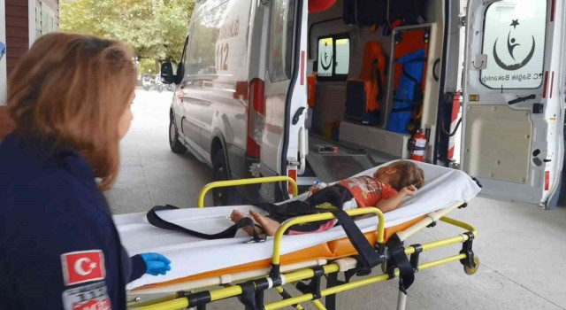 Babasının kullandığı traktörün üzerinden geçtiği 2 yaşındaki çocuk ağır yaralandı