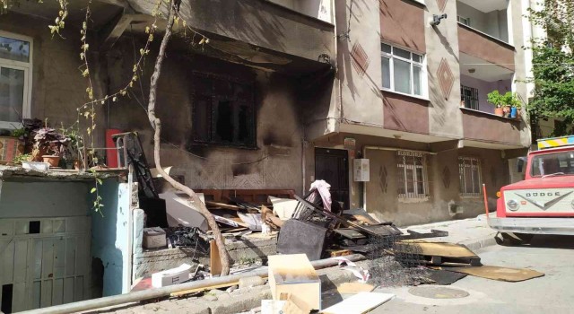 Bağcılarda madde bağımlısı şahıs önce evin camlarını kırdı sonra ateşe verdi