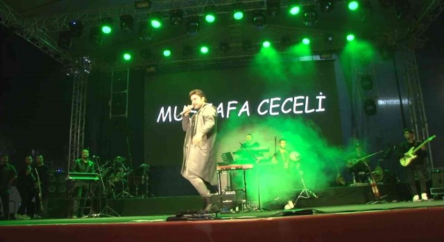 Bağcılarlı gençler Mustafa Ceceli konserleriyle coştu